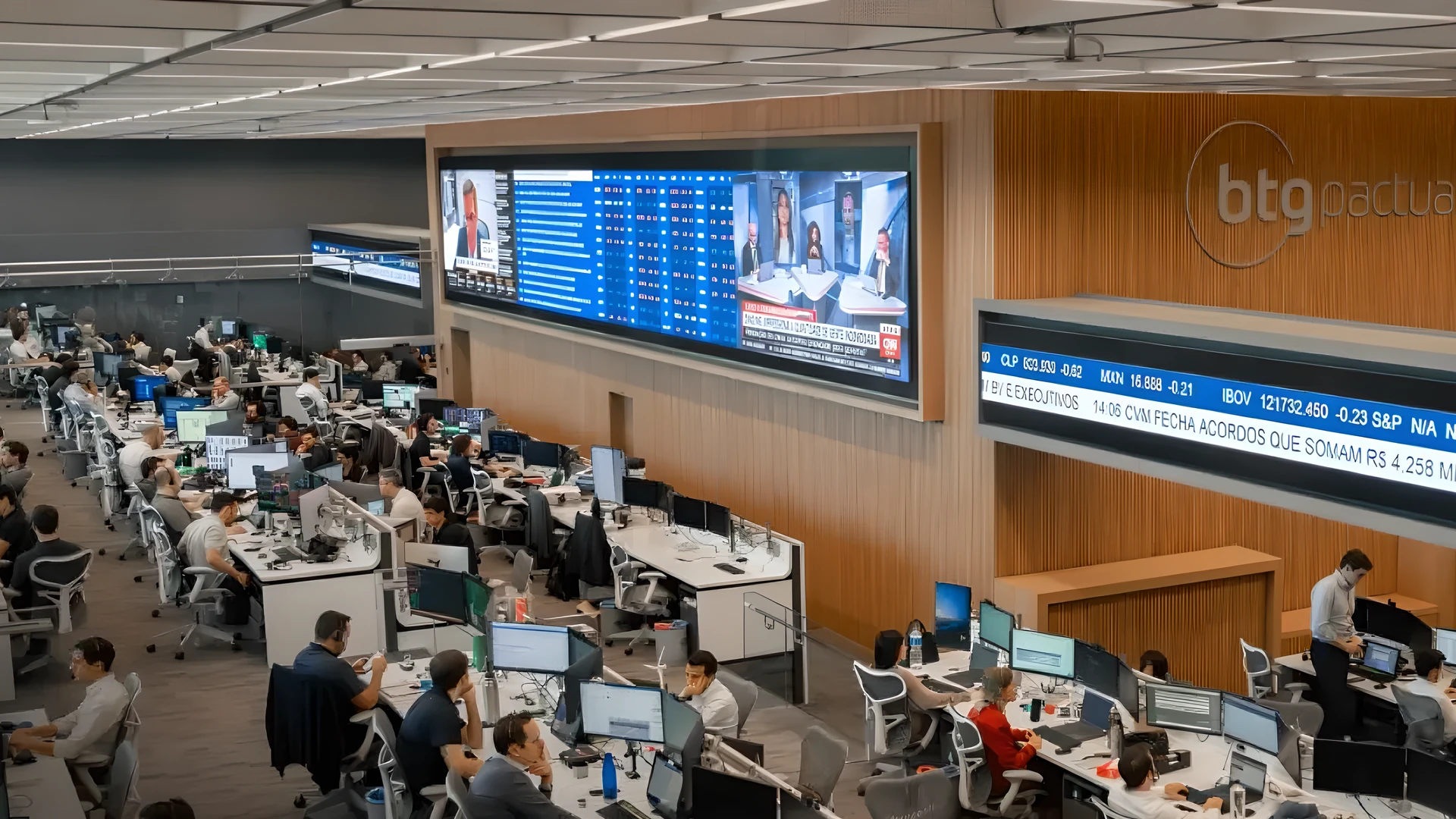 BPAC3 climbs 5.0% and Ibovespa opens slightly higher today