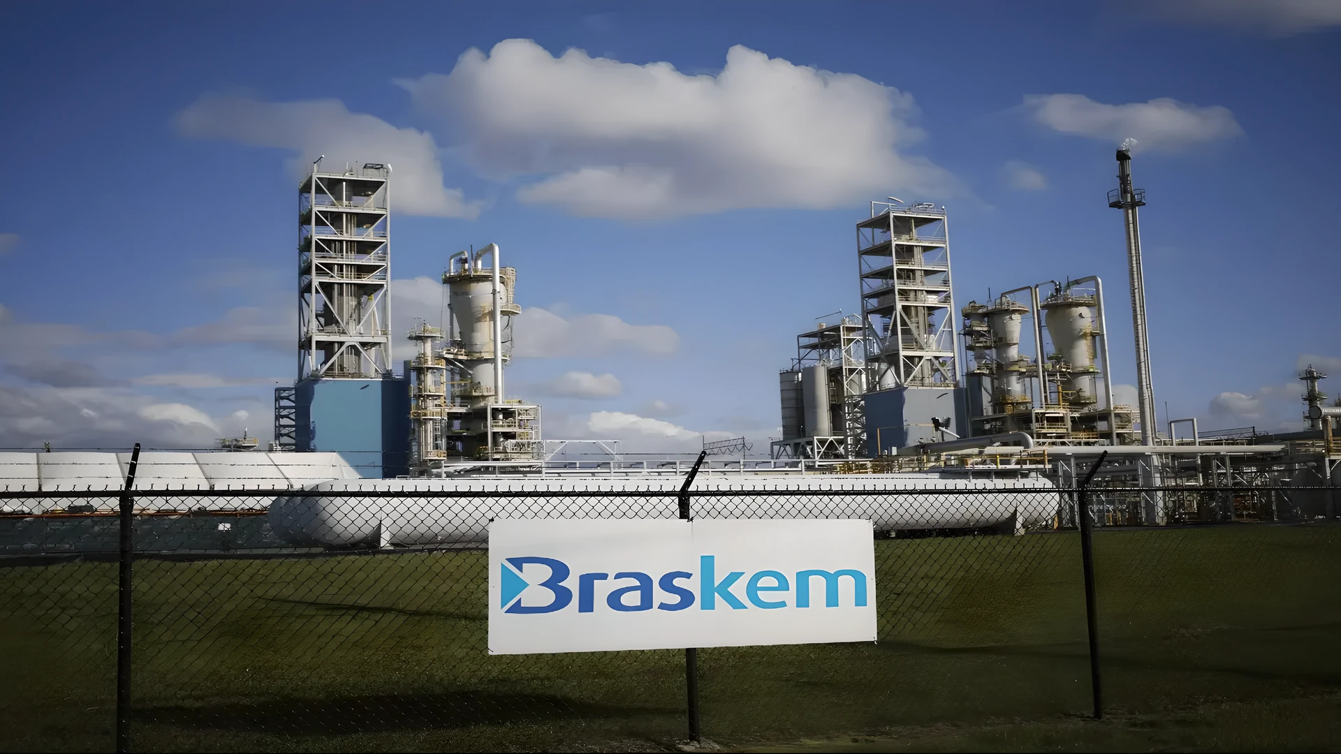 Braskem (BRKM3) issues response on restructuring risk
