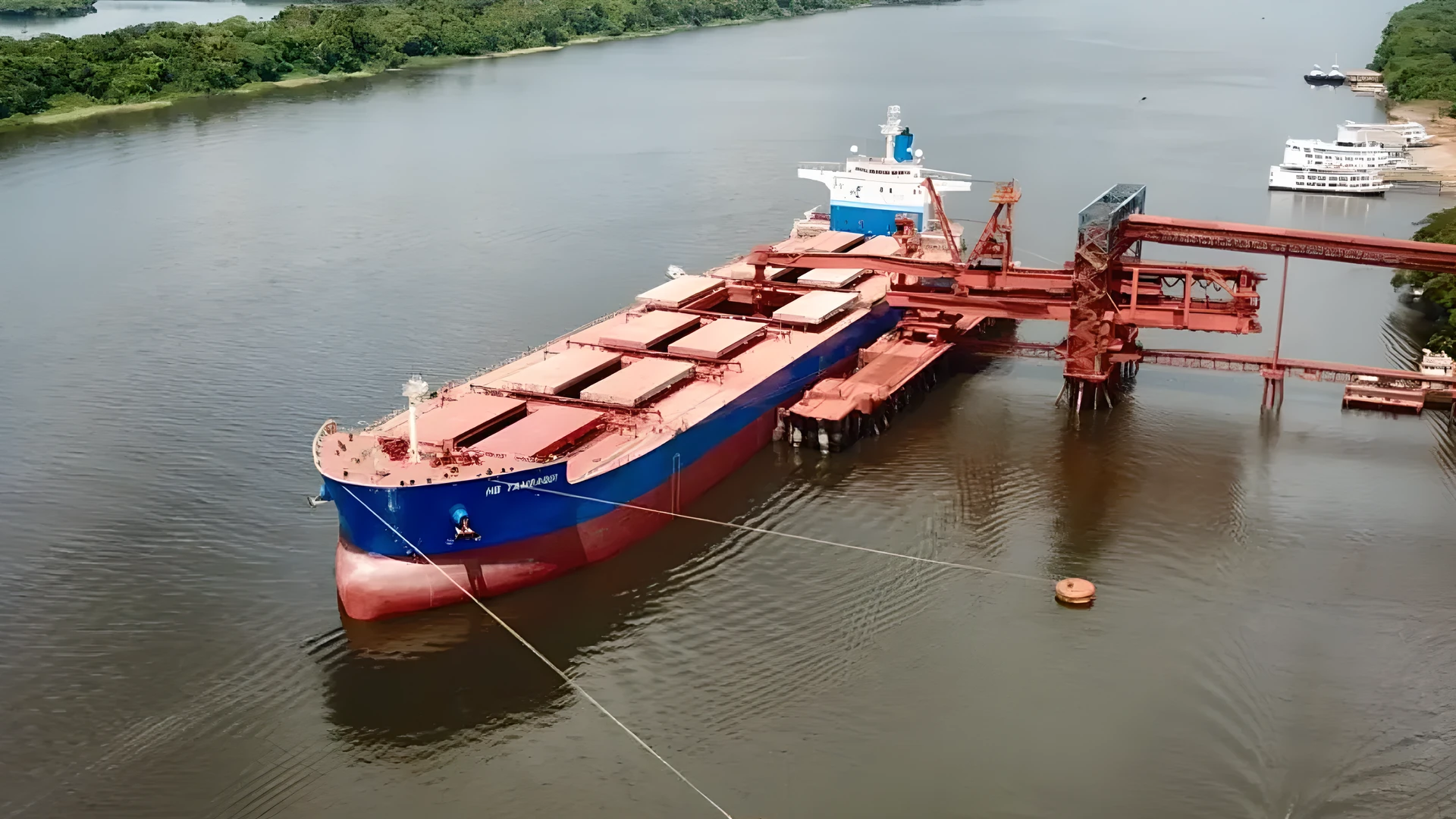 Operating cash flow totals R$ 402 million and leverage falls to 2.4x in the quarter