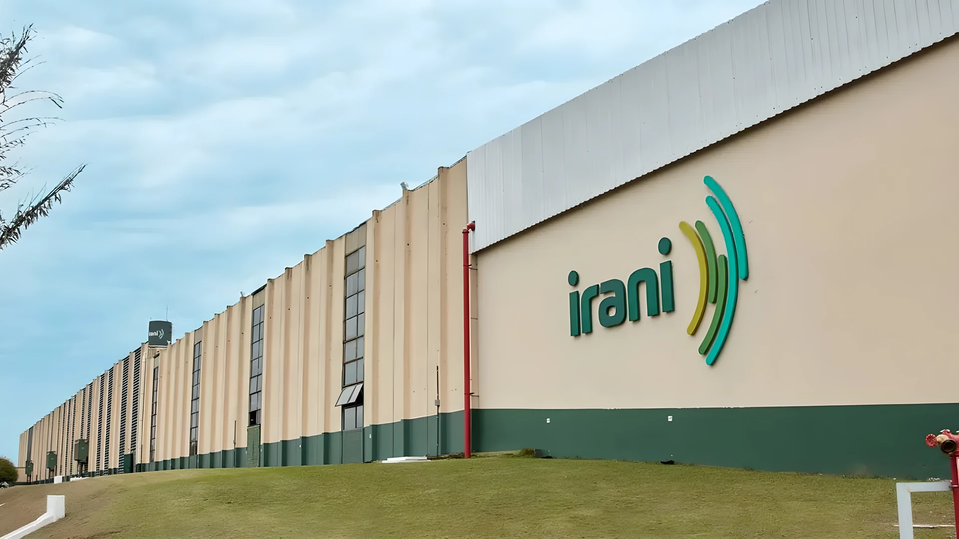 Net revenue totals R$ 431.9 million and adjusted EBITDA reaches R$ 131.6 million in the quarter